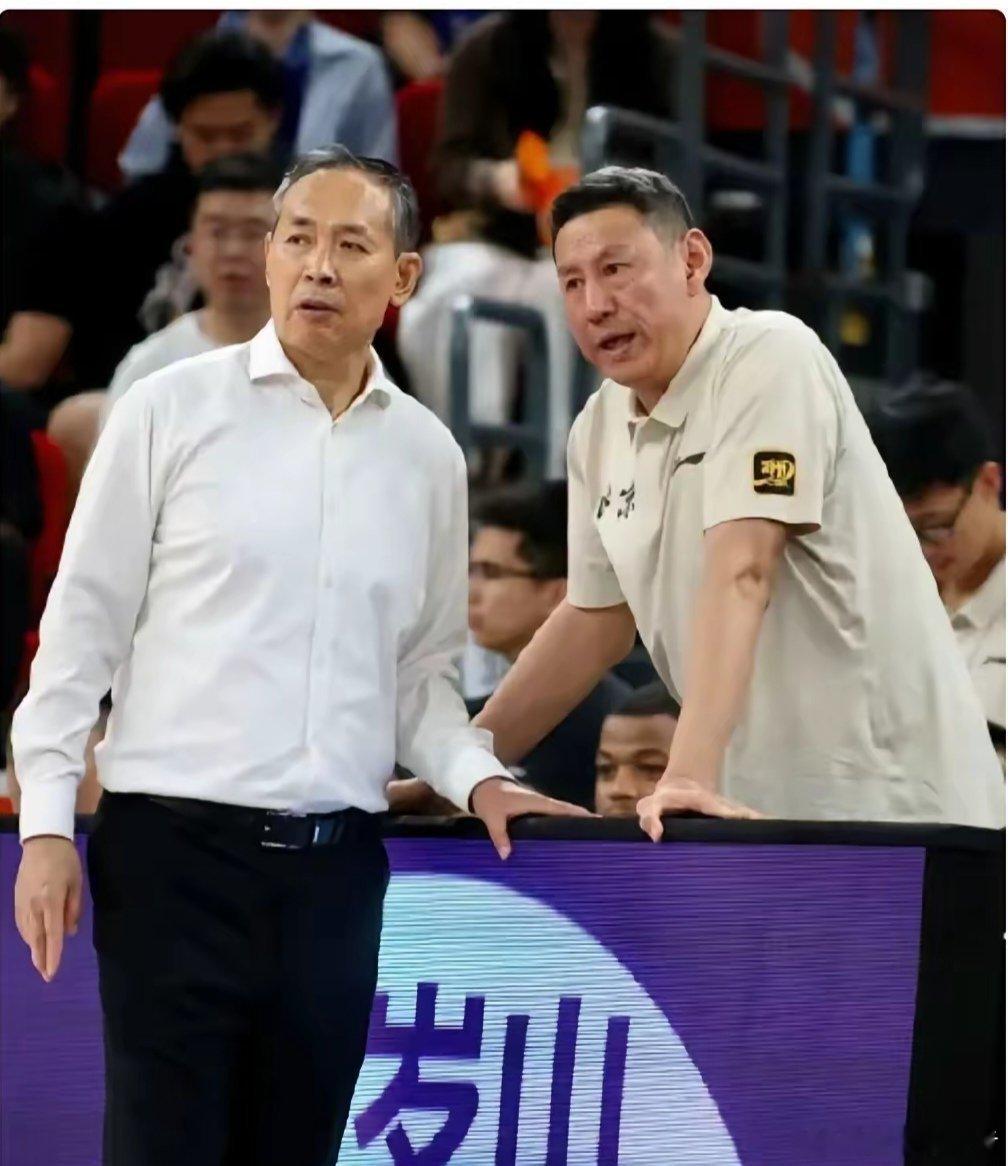 李楠正式接过许利民的接力棒，他带队目标只有冠军，如果拿不了一样走人。此前李楠指导