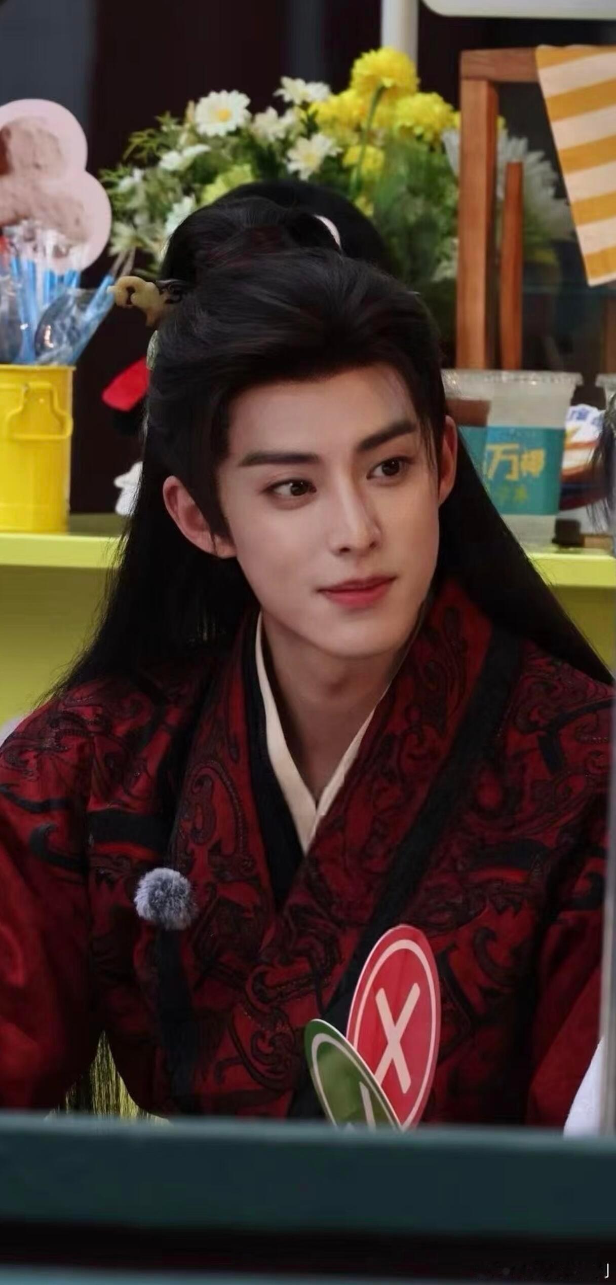 王鹤棣将门独后团综路透王鹤棣开始录《将门独后》团综了，穿戏服录的啊啊啊王鹤棣穿戏