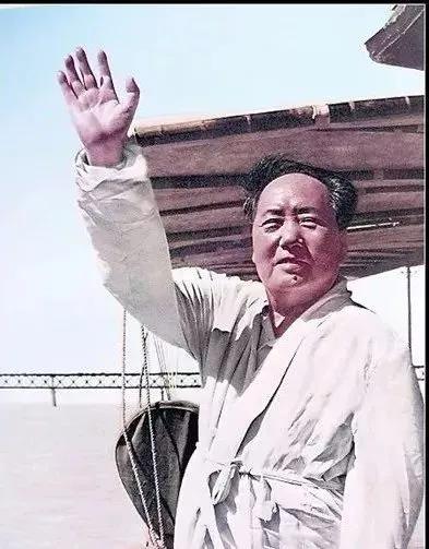 大家知道吗？毛主席最后一次游长江时，年龄已经高达73岁，而且游行时间达到了1小时