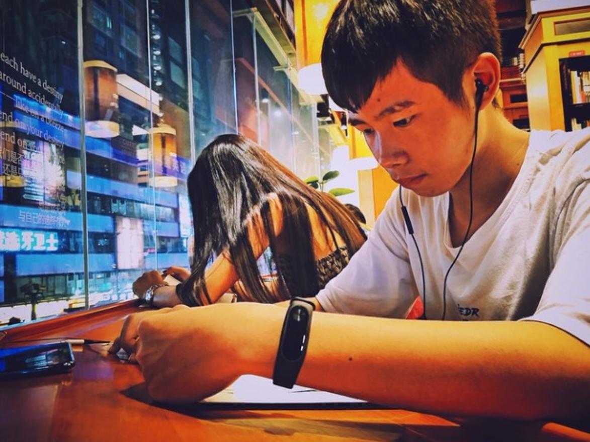 很多人认为文理水火不容，实则顶级学霸早已融会贯通。有人数学斩获满分，语文稳定11