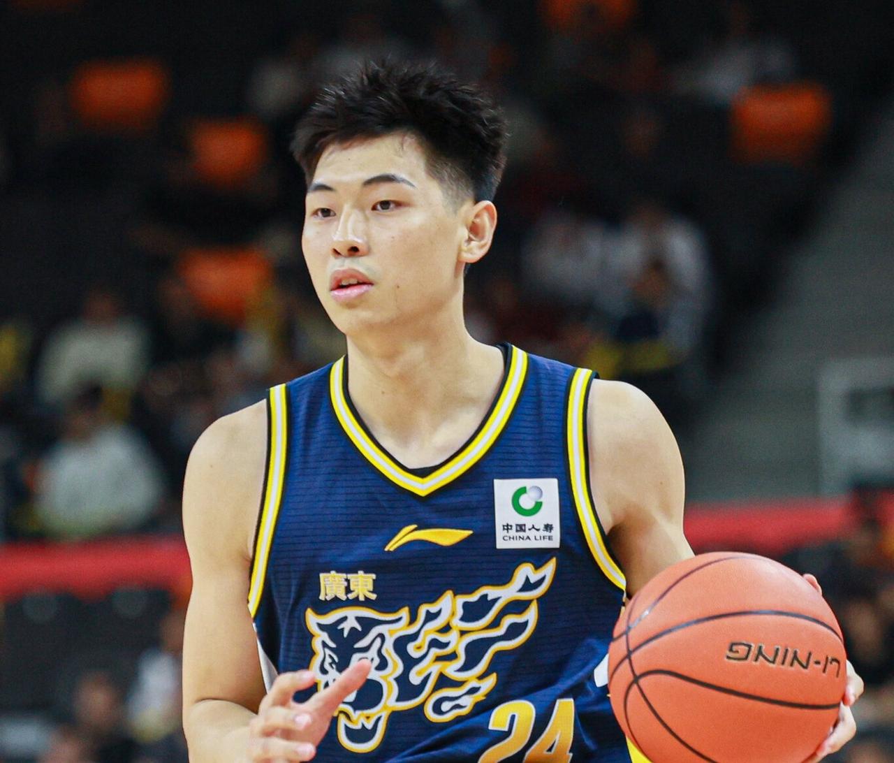 广东如果选国家队队员，能进的也就是崔永熙和陈家政；国家队里锋线能错位换防核心后卫