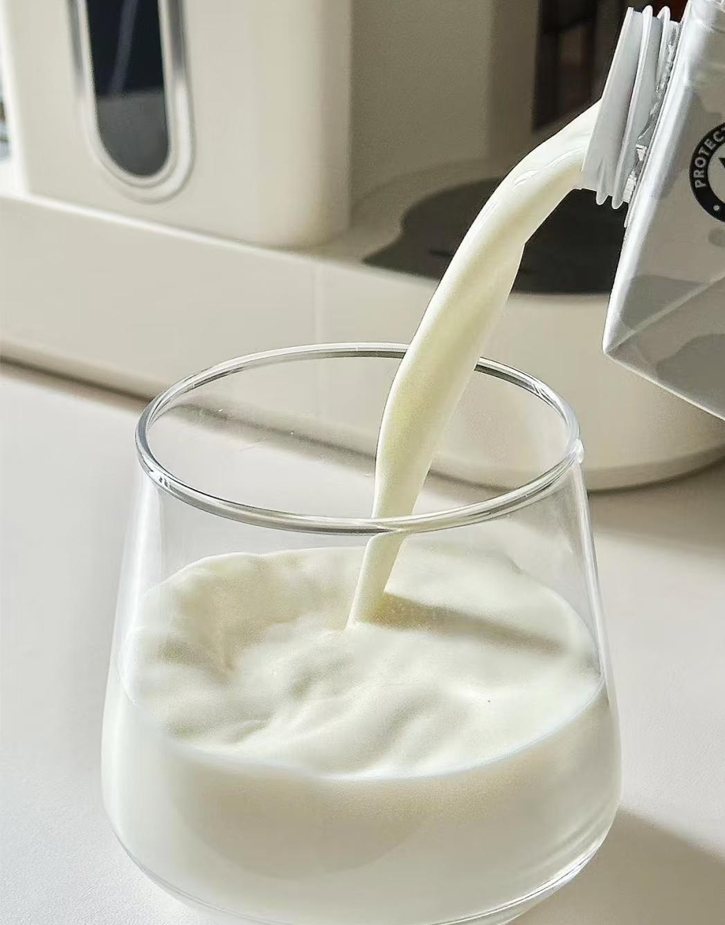 谁懂啊！喝纯牛奶必窜稀，我还以为就我一个人这样
 
前阵子总跟朋友吐槽，说我一喝