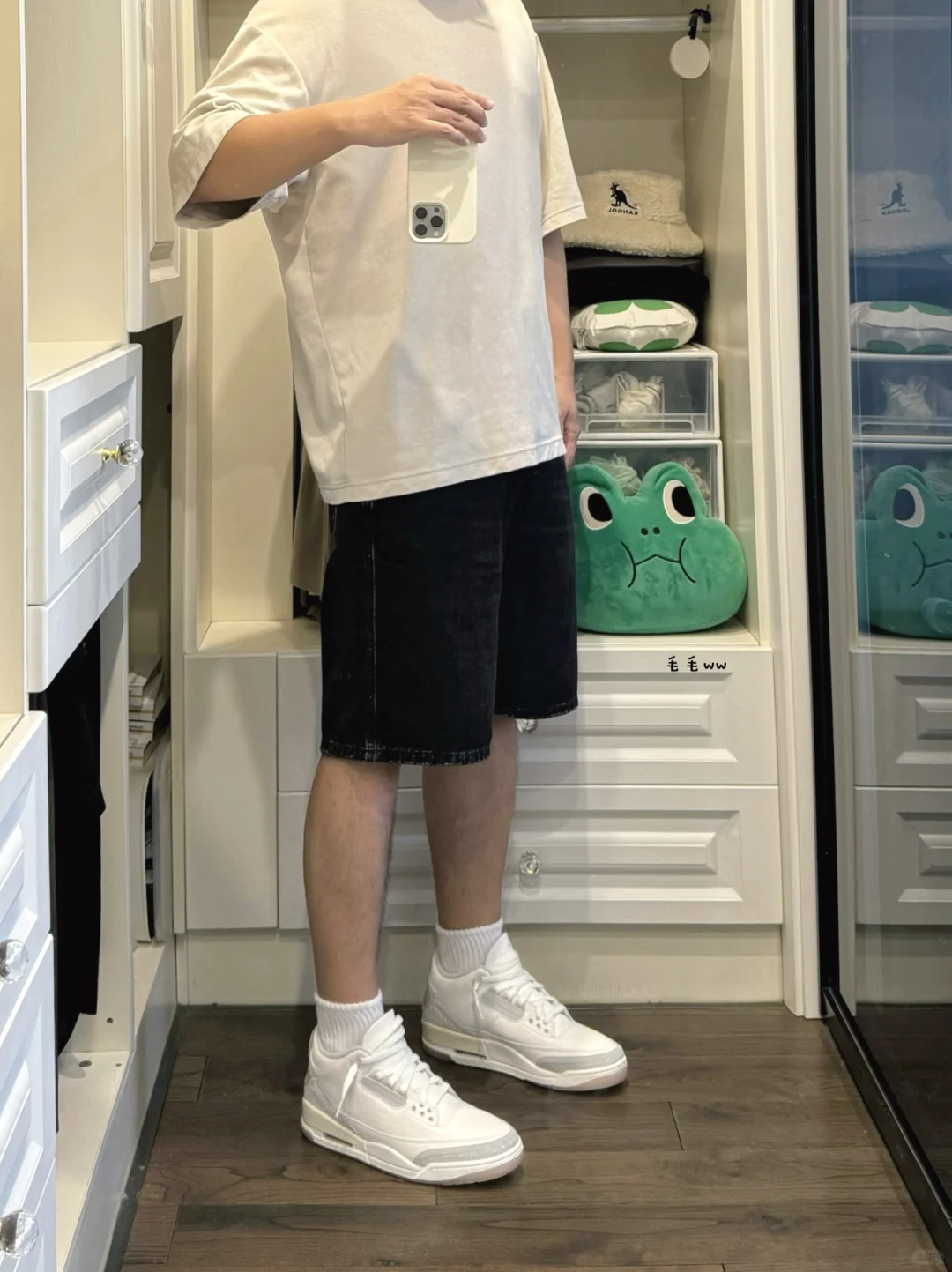 牛仔短裤｜白灰系穿搭