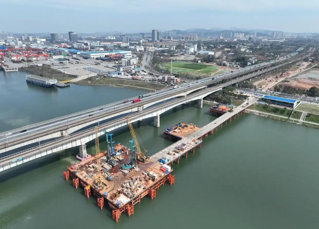 53天打下“定海神针”！长赣高铁这座关键大桥，啃下了最硬的“骨头”

3月17日