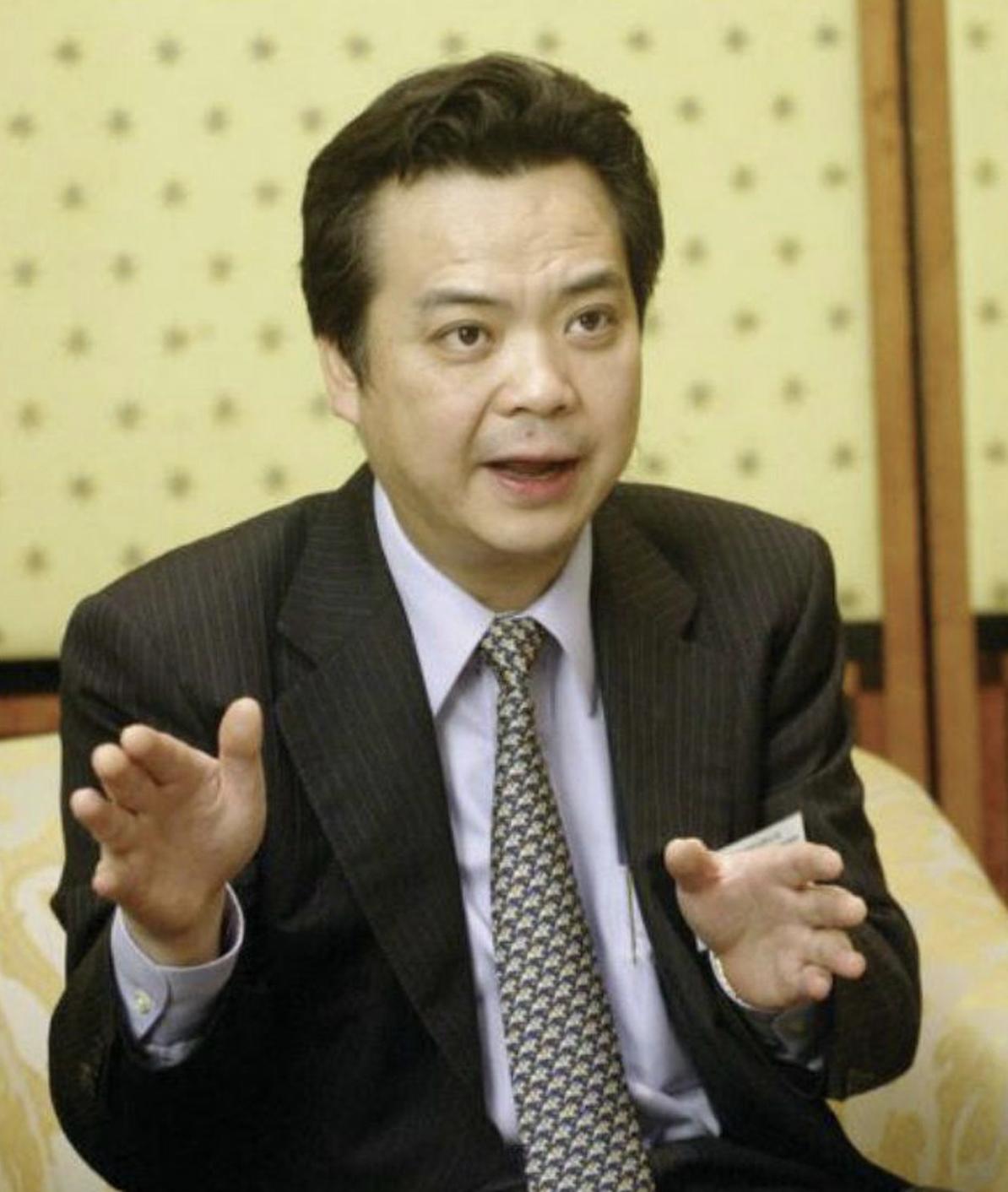 张松桥现身富豪餐厅聚会，亲自张罗已成熟客，刘銮雄亦是餐厅常客
香港富商张松桥在意