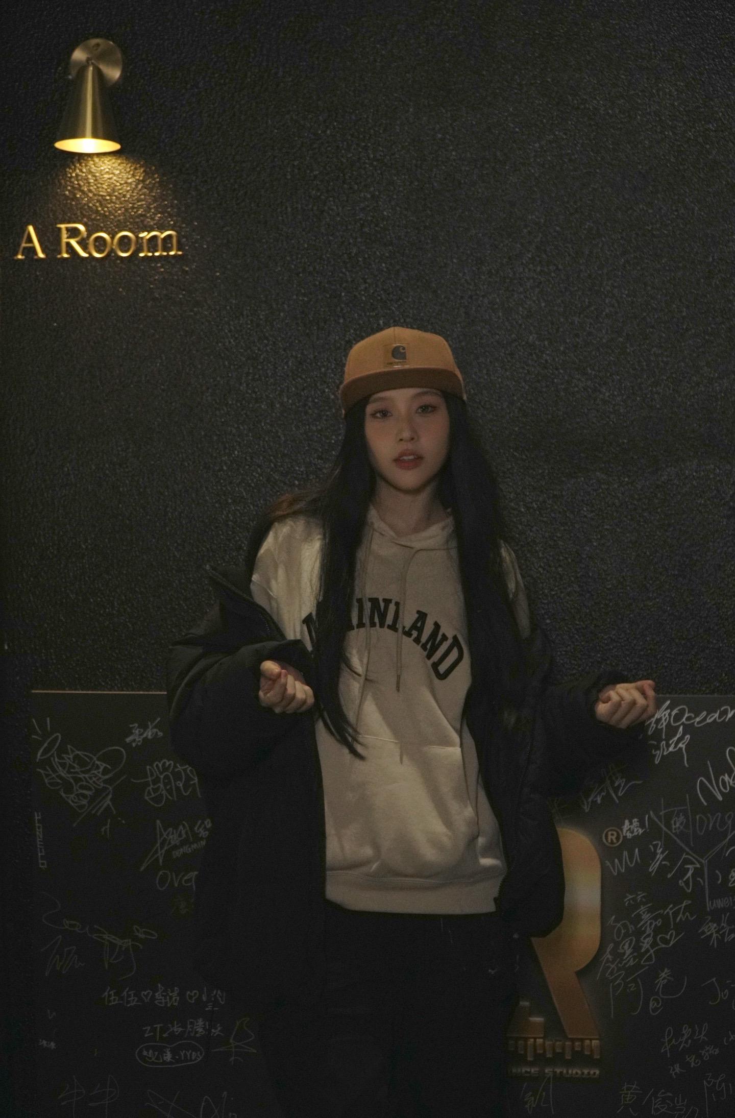 嘻嘻  戴个假发玩儿玩儿