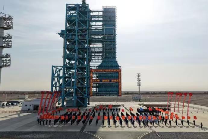 神舟二十一号发射任务进入倒计时
最新消息:长征二号F遥二十一火箭正在转运至发射区