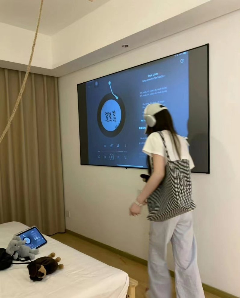 我努力赚钱 并不是因为我有多爱钱 而是这辈子 我不想因为钱和谁在一起 也不想因为