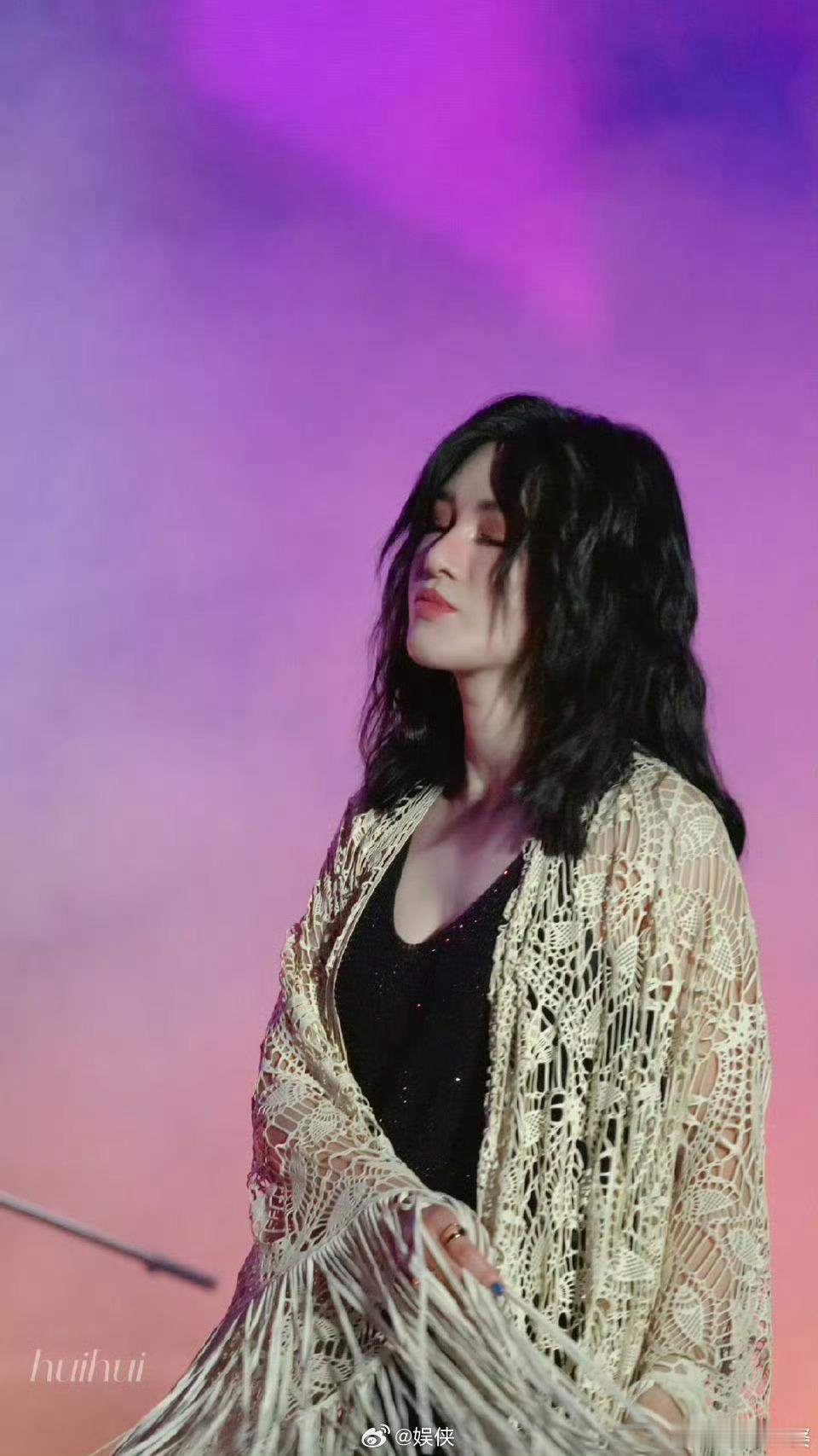 尚雯婕张予曦在合伙人想念浪姐 尚雯婕、张予曦在合伙人现场偶遇熟悉大巴车，瞬间梦回