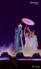 胡夏祝大家天官赐福百无禁忌 胡夏声线碾碎谢怜八百年的孤勇，红绝唱至“为你花开满城