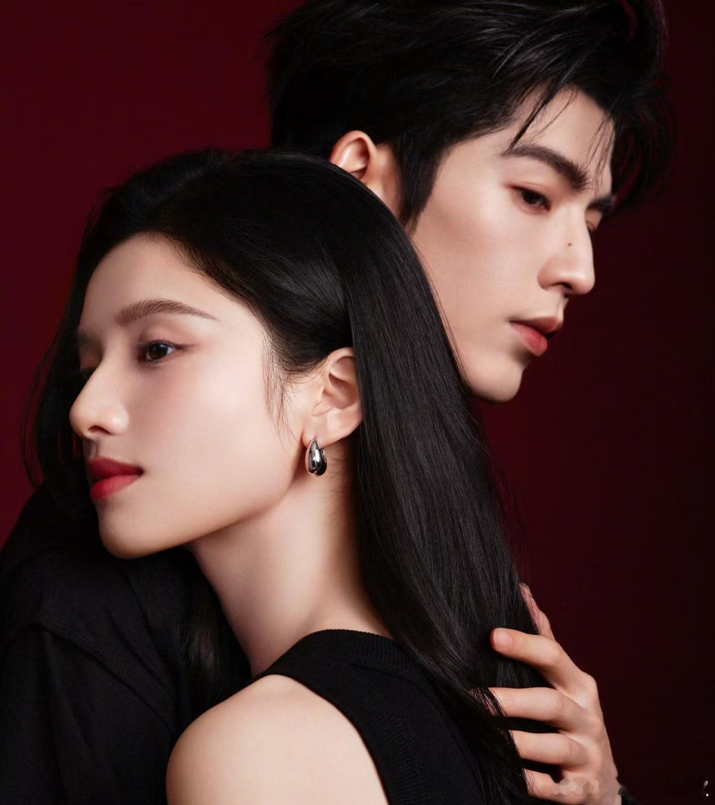 硬凑cp也不是没道理的，有种貌合神离淡淡的离婚感聪明的已经开始递本子了 