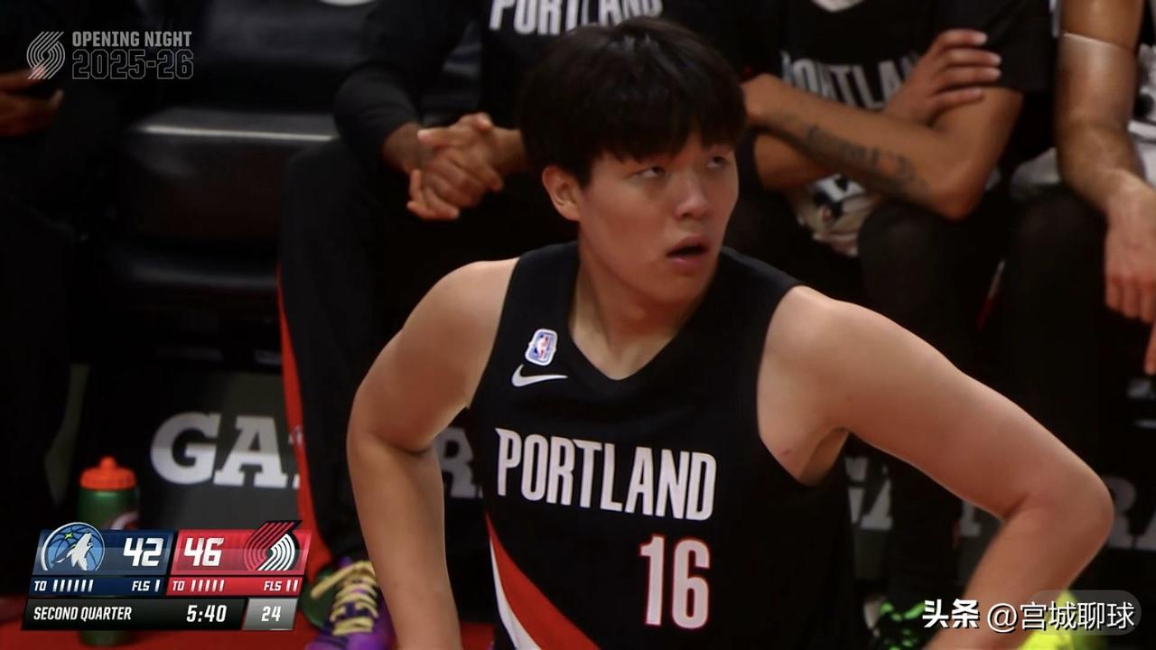 杨瀚森首场只打了5分钟，得到2分，低于预期，还得慢慢成长[比心]