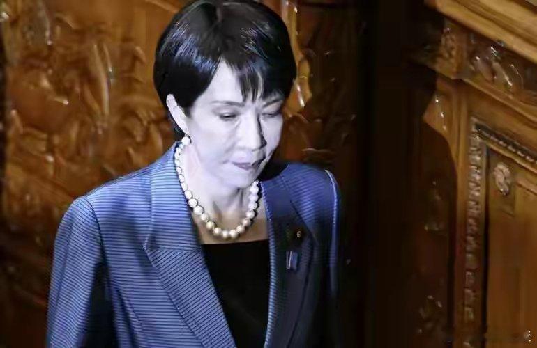 日本捅了马蜂窝，东京传来消息，高市或收逮捕令，出手的不是中国拒绝撤回错误言论之后