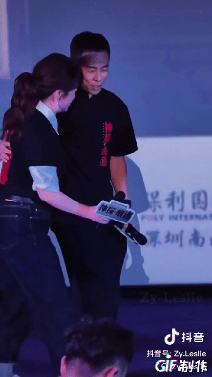 张译和马丽为了让C位，两人不停的“拉扯对方”，都快演出了小品二人转了，咱就是说这