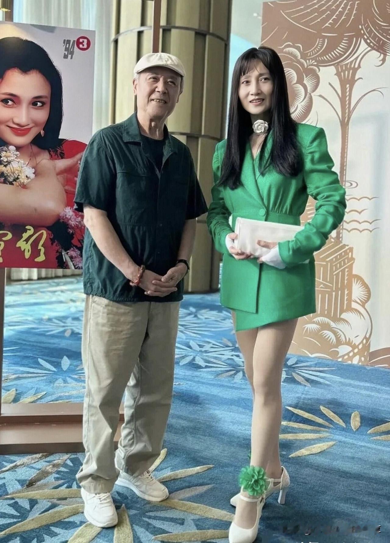 达式常老了还是那么的儒雅帅气，这一位电影明星曾经饰演过很多经典的角色，很多人都是