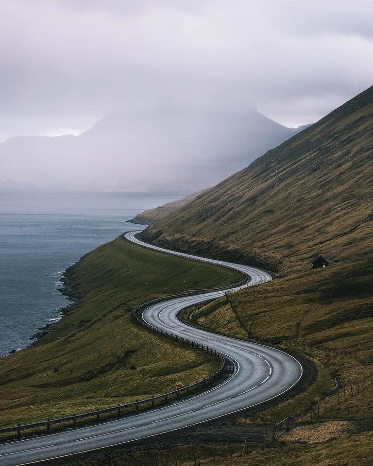 我们有一些所谓的国际问题专家，连最基本的道理都不懂。富和强是两回事，富有并不等同