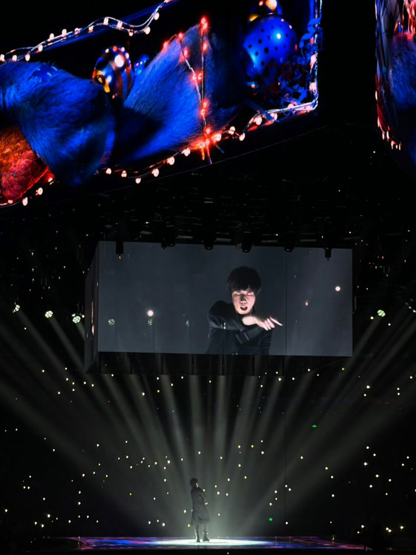 阿信一个多月唱了22场可能这就是为了给粉丝的交代唱了二十二场，一定要多注意自己的