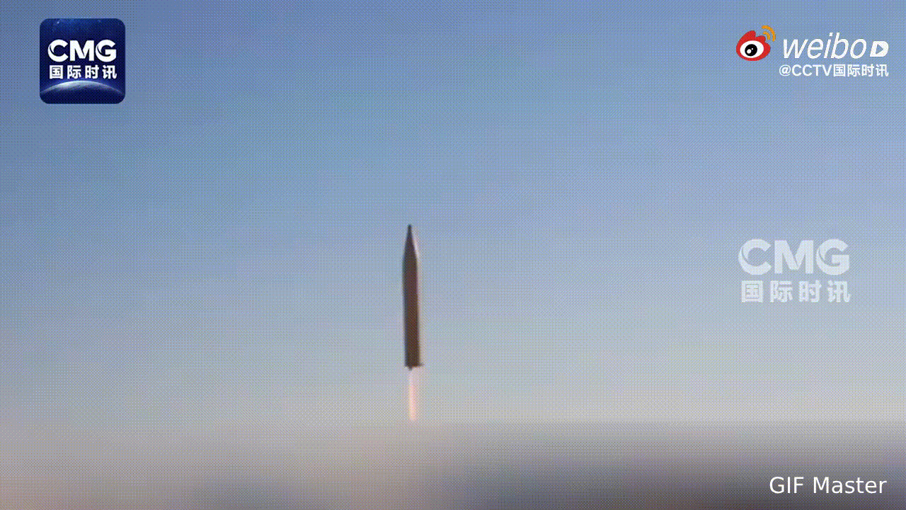 报仇，伊朗2吨重弹头射向美以军事目标！

综合媒体消息，伊朗革命卫队在发布的公告