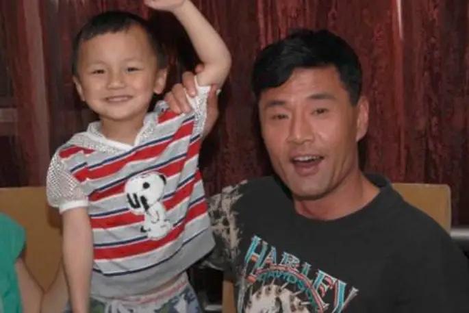 于荣光怎么也想不通，结婚35年来他零绯闻，钱他赚、饭他做，十分宠爱妻子，但在他6