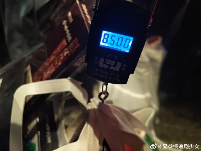 肖战伴手礼17斤 好像是官周相机还有拉夫劳伦 我羡慕的眼泪流了下来[期待] ​​