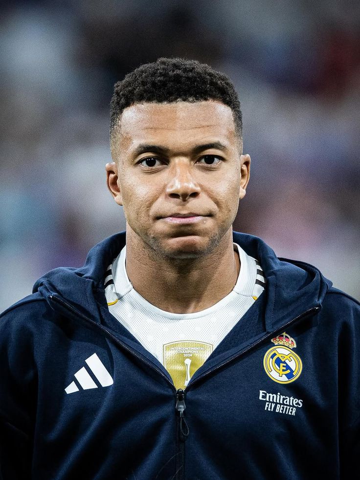 阿斯报：皇马方面认为，目前尚不清楚姆巴佩能否参加西班牙超级杯，除非发生奇迹。ha