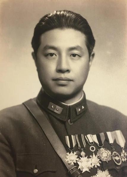 淮海战役被俘的国民党高级将领很多，但也有漏网之鱼，比如国军中将刘传绶，他靠做苦力