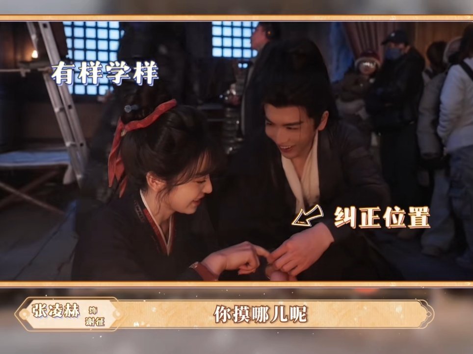 这对吗老爸笑这么开心，你摸哪儿呢其实是要趁机捏捏老妈的手对吧 