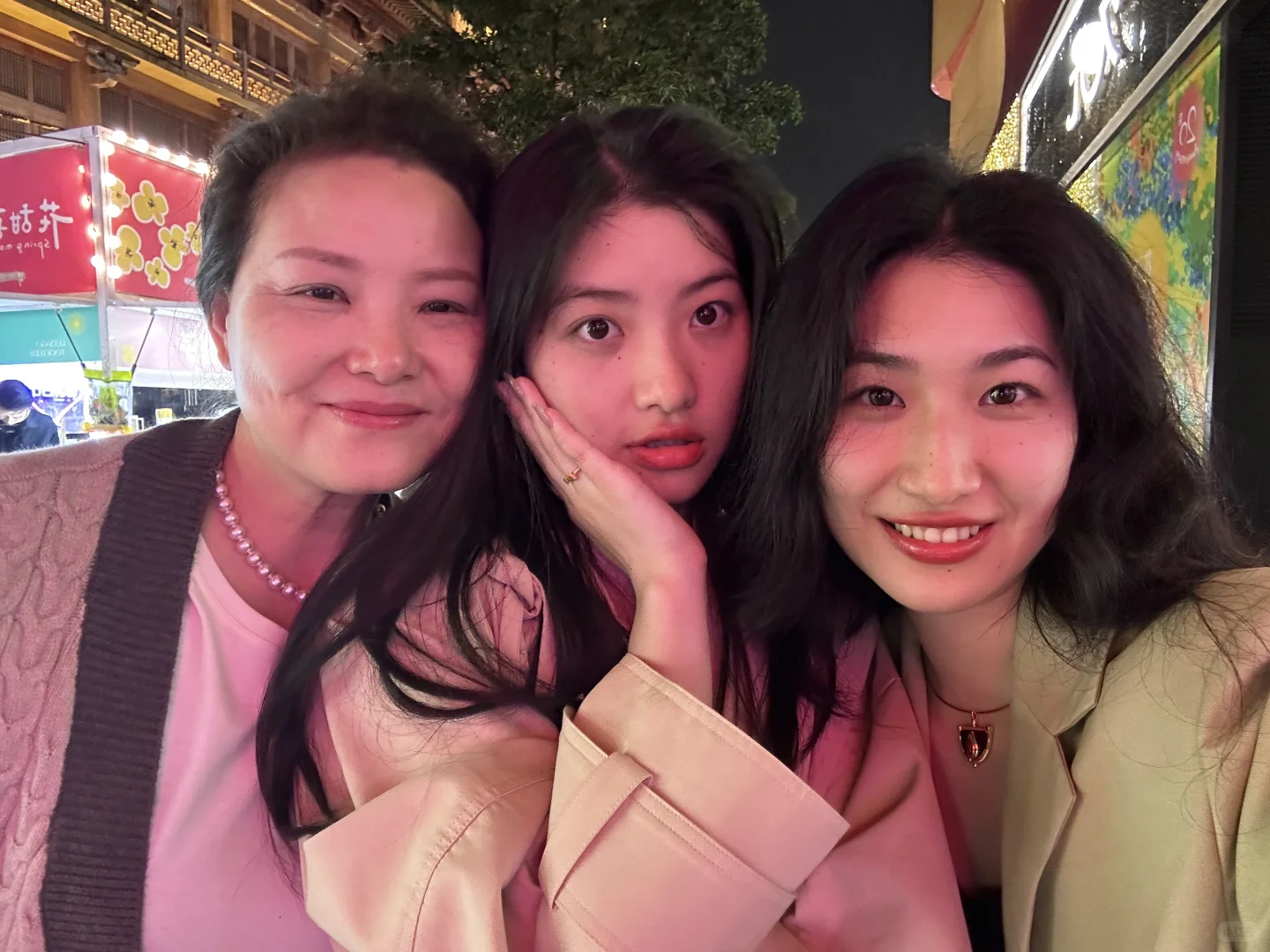 与家人在一起的可爱瞬间