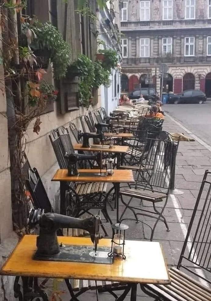 一边踩缝纫机一边喝咖啡？

克拉科夫的缝纫机咖啡馆是波兰众多文化主题咖啡馆之一，