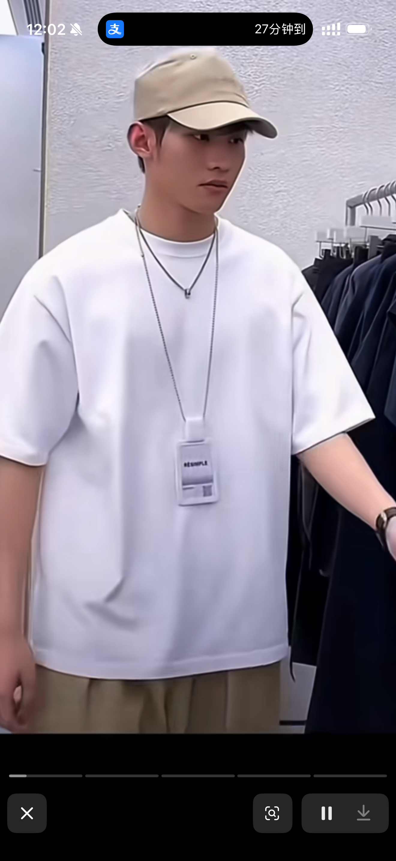 我说真的，云旗在的这种潮牌店我是不敢轻易进的进之前我得做个蛋白矫正，做个指甲，化