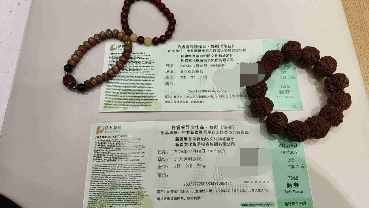 舞剧龟兹是佟睿睿导演，她是中国歌剧舞剧院的一级编导，算是国内舞剧界的顶尖人物了。