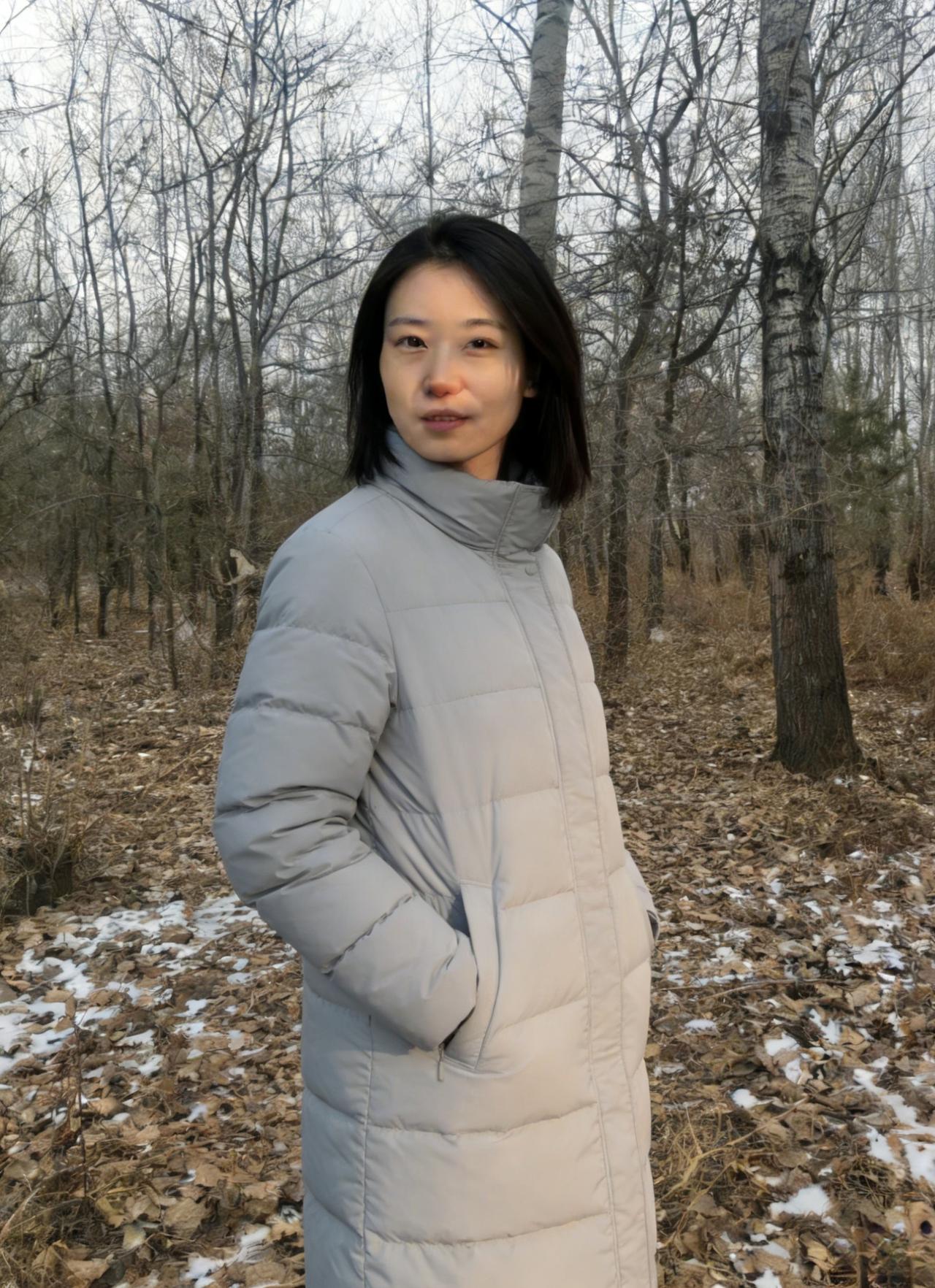 林深枯叶黄，衣白凝雪光。
独立寒林下，心期春草香。