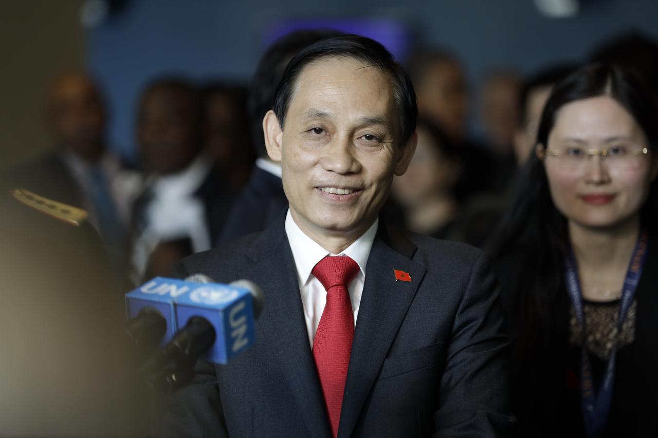 特朗普政府上台后推行的“对等关税”政策，对越南等出口导向型经济体构成了直接威胁。