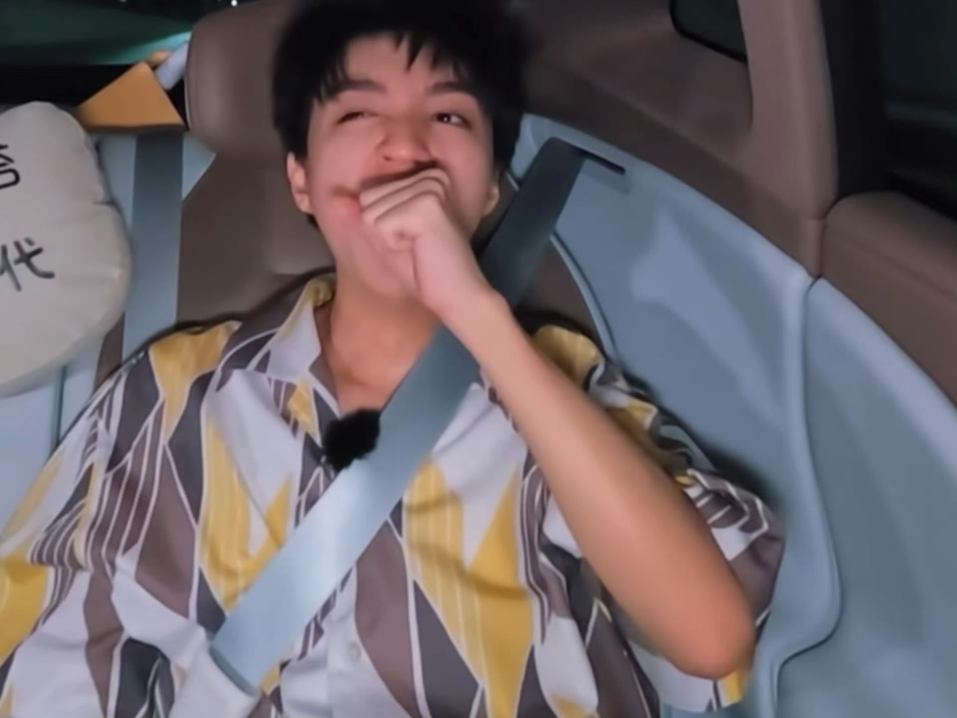 我下班就这样…感觉快给孩子困鼠了（我怎么也跟着一块打了🥱）王俊凯我好像看见你扁