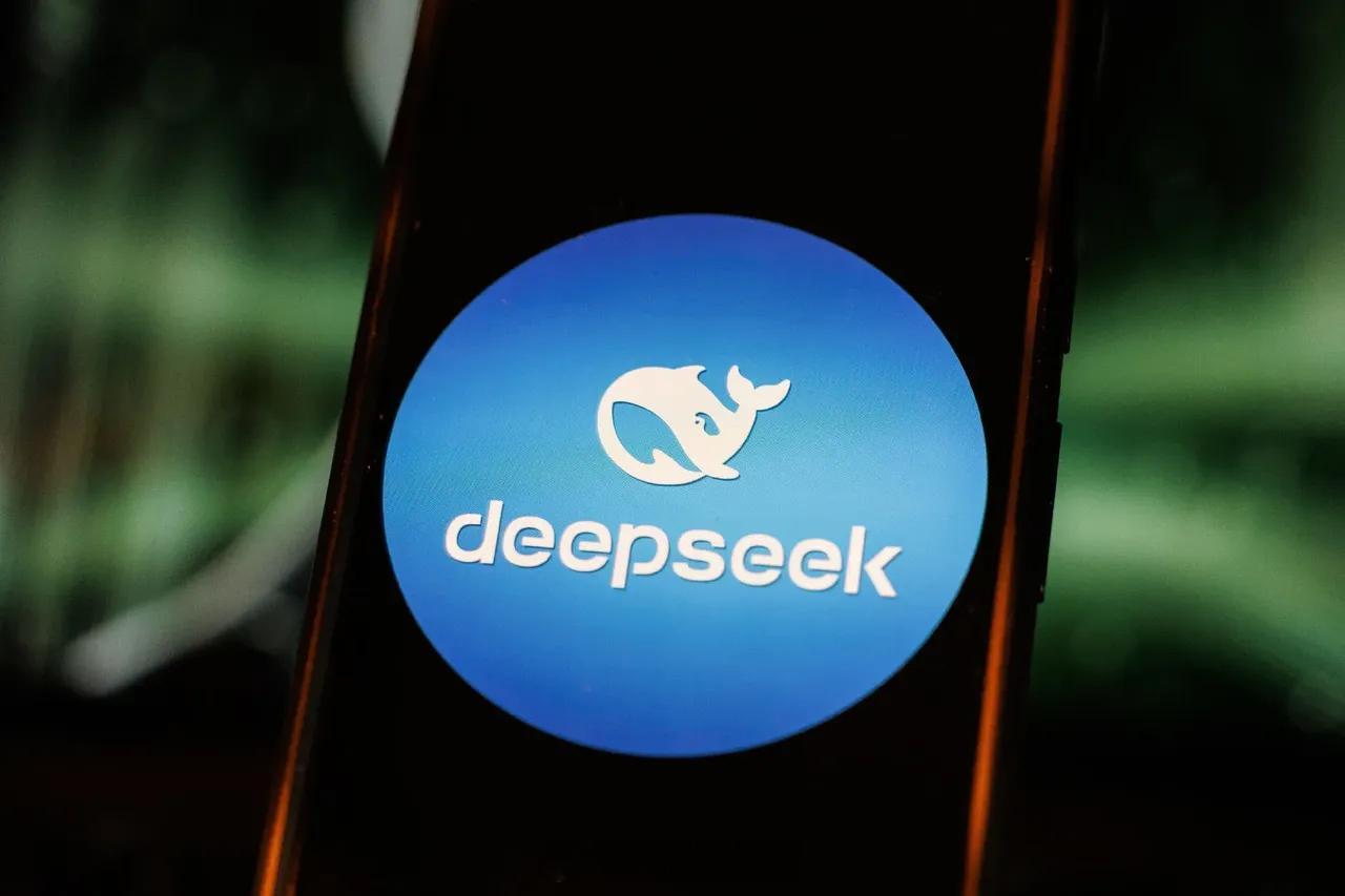 传DeepSeekR2下周发布这么快的嘛，现在我在使用DeepSeek还经常遇到