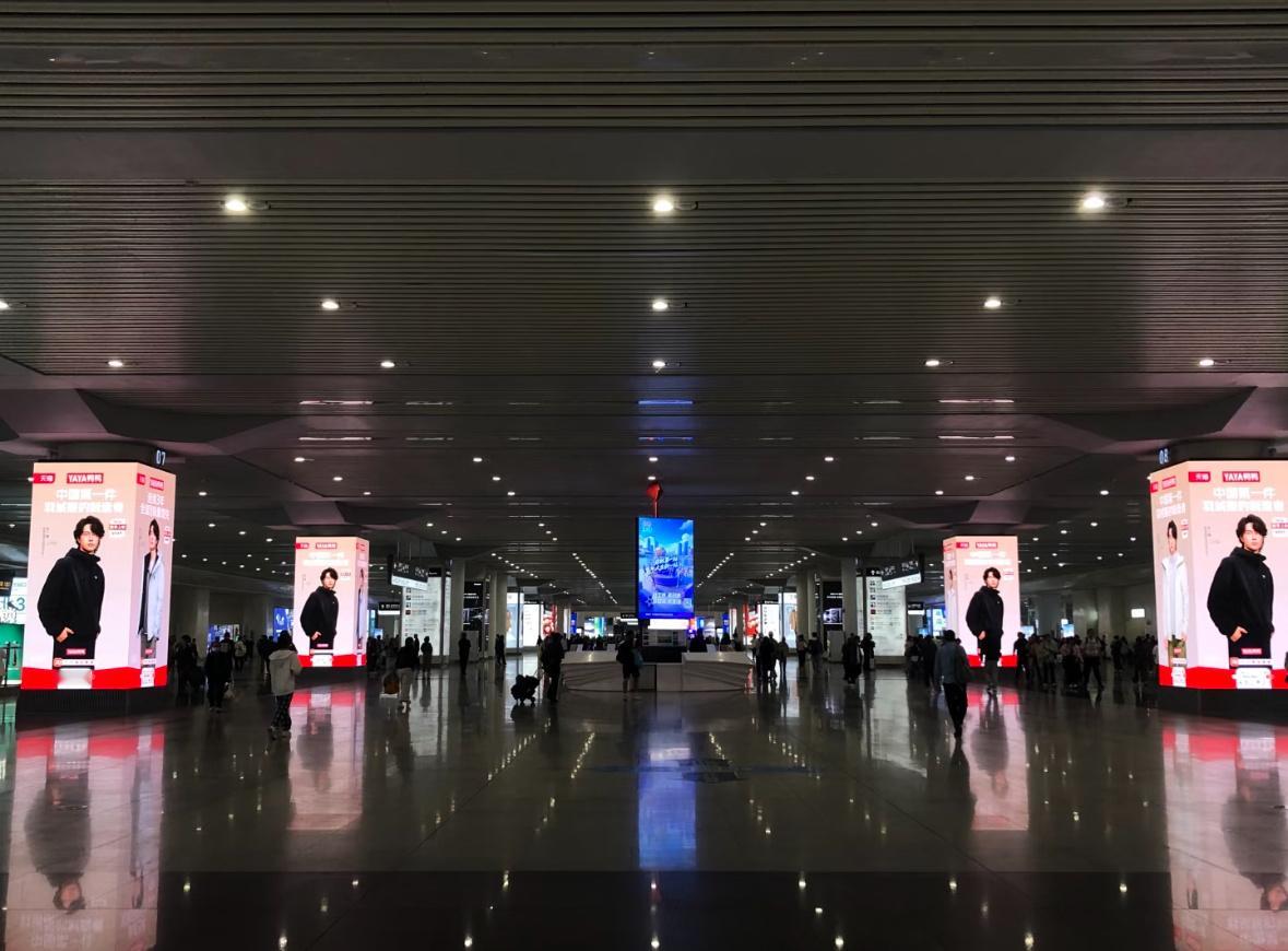 这是鸭鸭？拍出了买不起的感觉时尚的完成度果然是靠脸，王一博穿上之后感觉贵贵的 ​