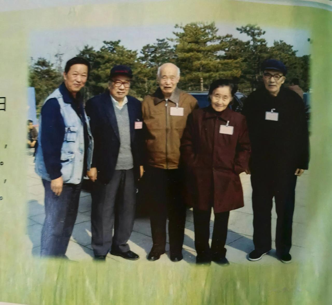 今日大暑、怀念亲爱的父亲：
 父亲离开我们是时候，正是那年的大暑节气，不知不觉中