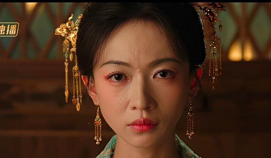 吴谨言真的好像吉娃娃。。。 ​​​