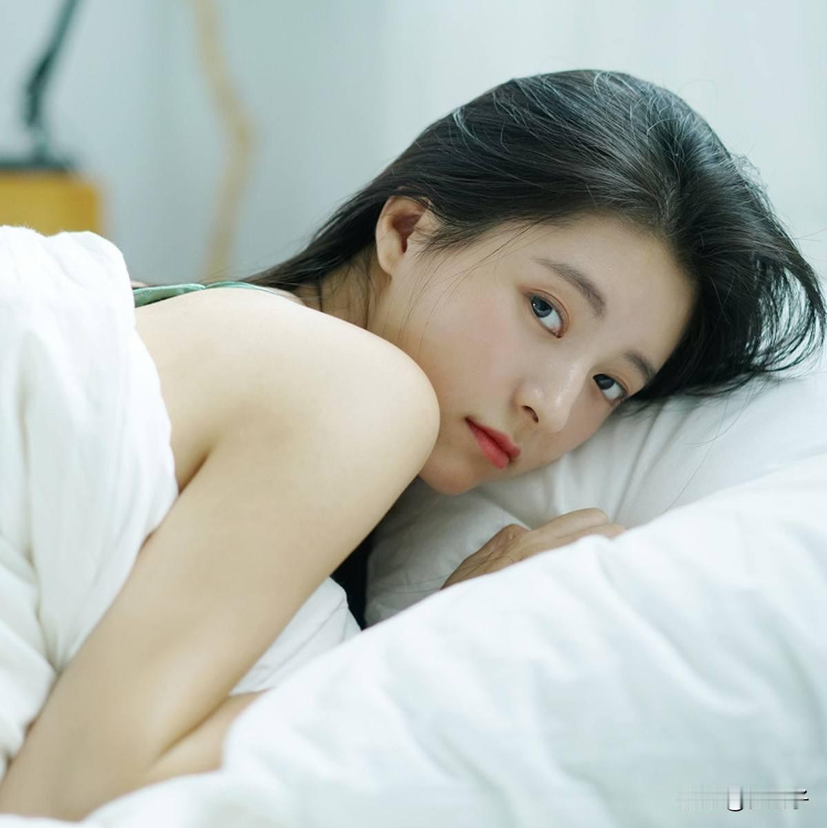 疫情期间，我和老婆相隔异地，我带着孩子回老家，老婆在临行前突然说身体不适，留在了