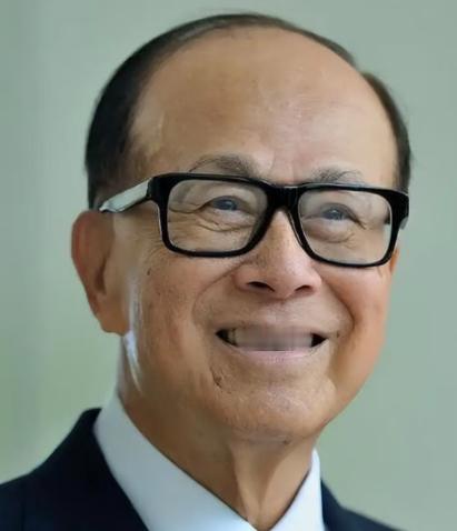 李嘉诚曾说过：
“千万不要在家闲待着，即使没工作、没事干，也千万别躺平。因为人就