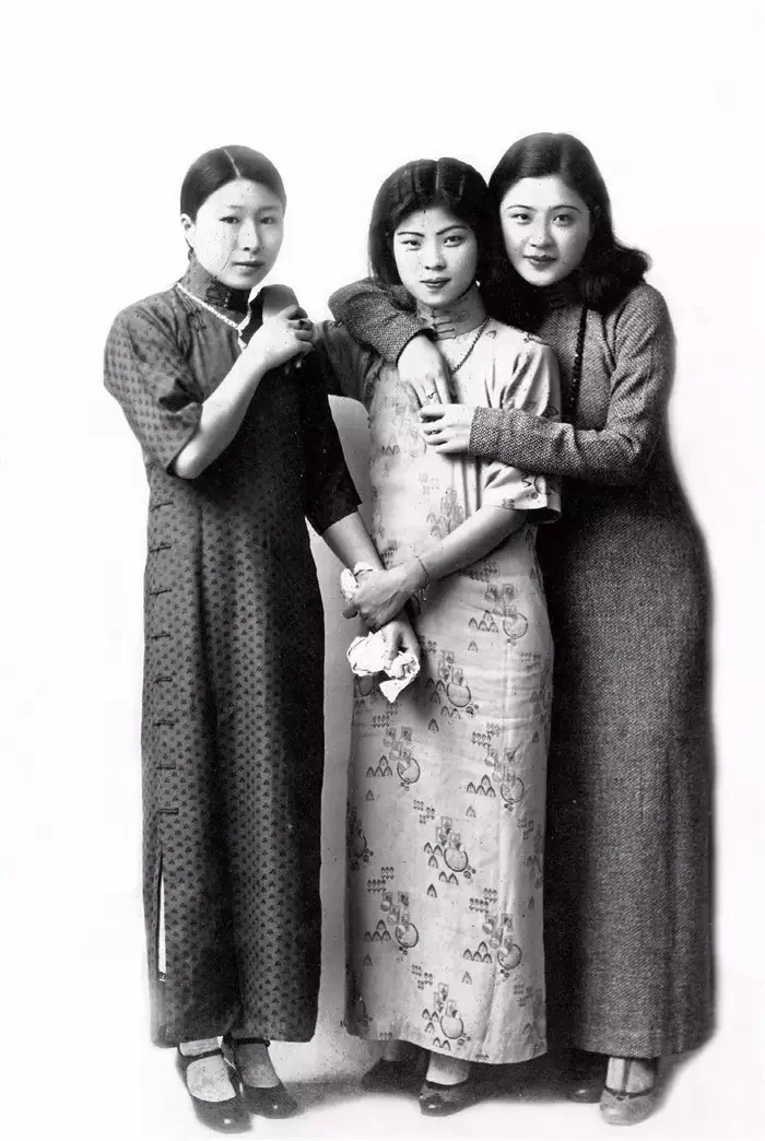 图1：日据时代，台湾美女合影。尽管受到日本殖民统治，接受日式教育，大多数台湾人仍...