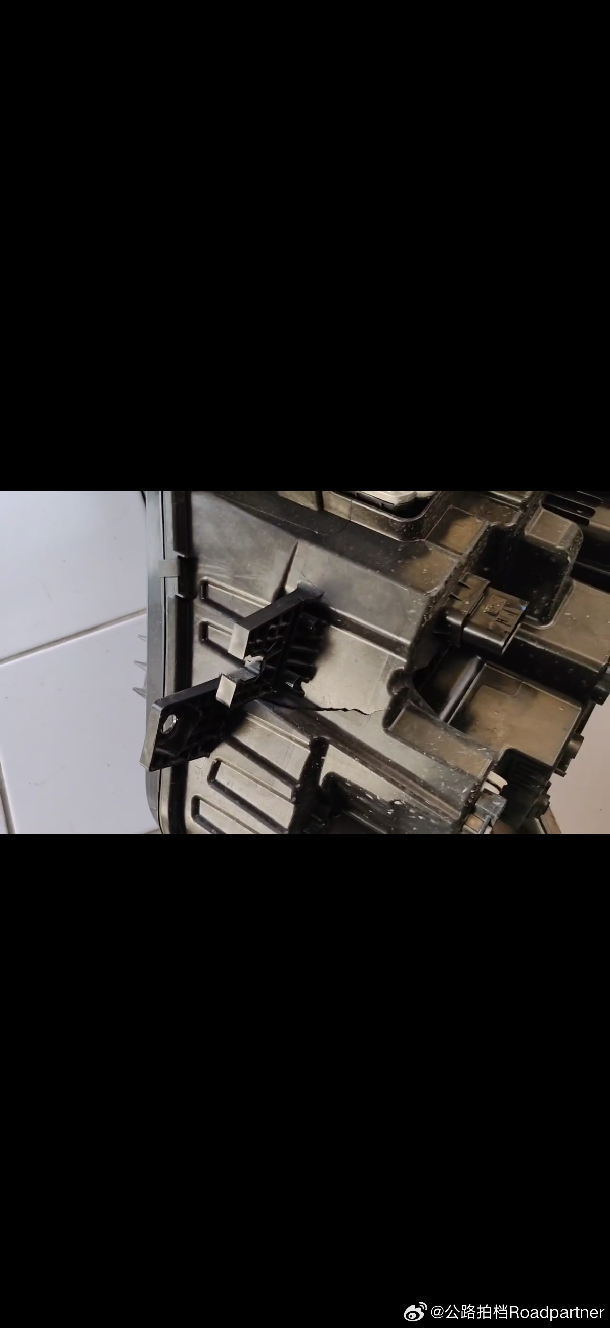 上周的事故。。。看似外观没啥问题，补个油漆的事，本来确实想着私了得了，还得是自己