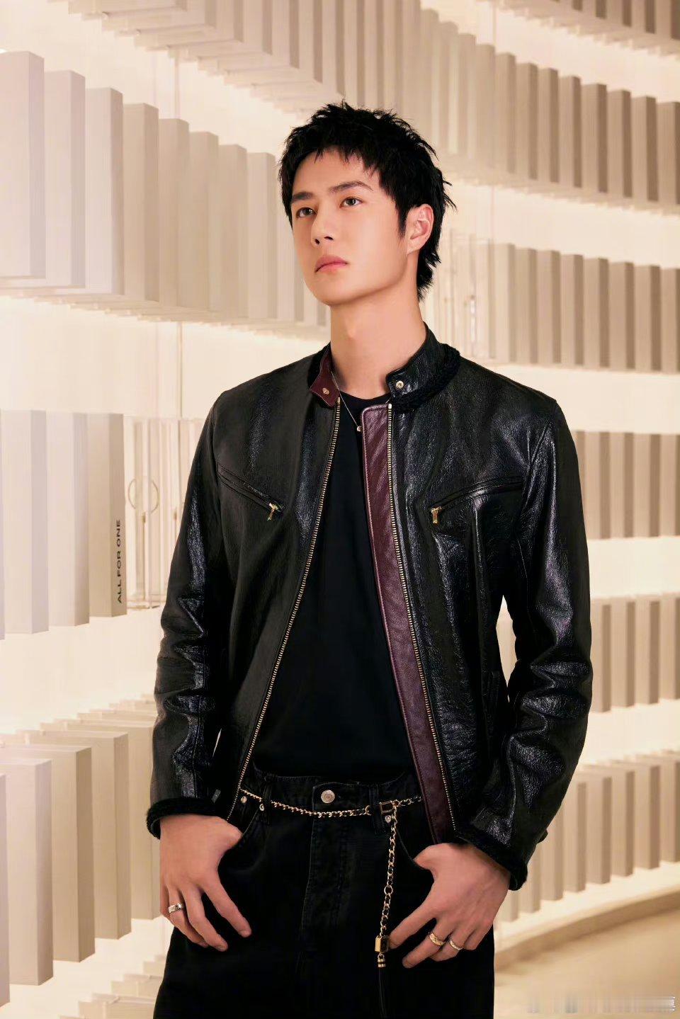 #王一博腕表当腰带# 哥还是你会整活啊哈哈哈！腕表当腰带谁能想到呢，主要是还A上