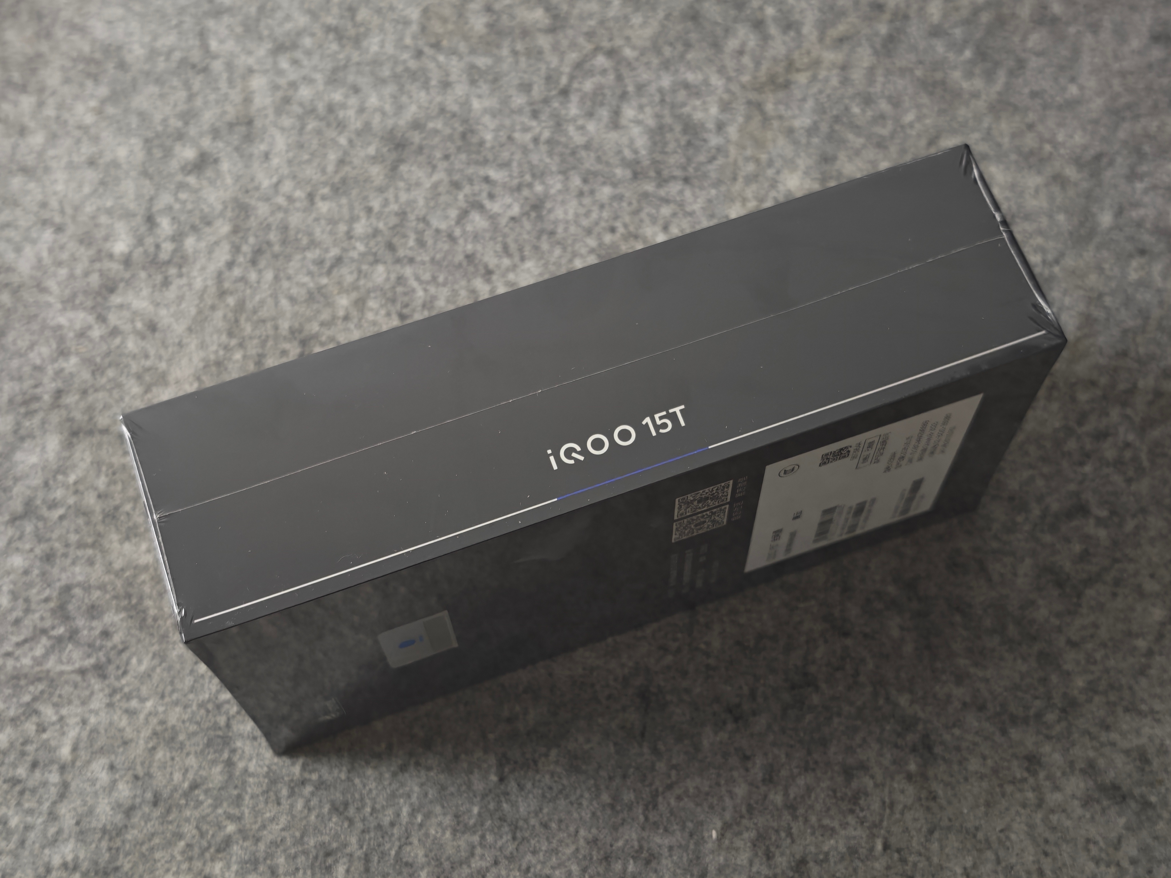 iQOO15T 到啦！明天抽空玩一下，看看它的续航和性能如何！是我最喜欢的青云配