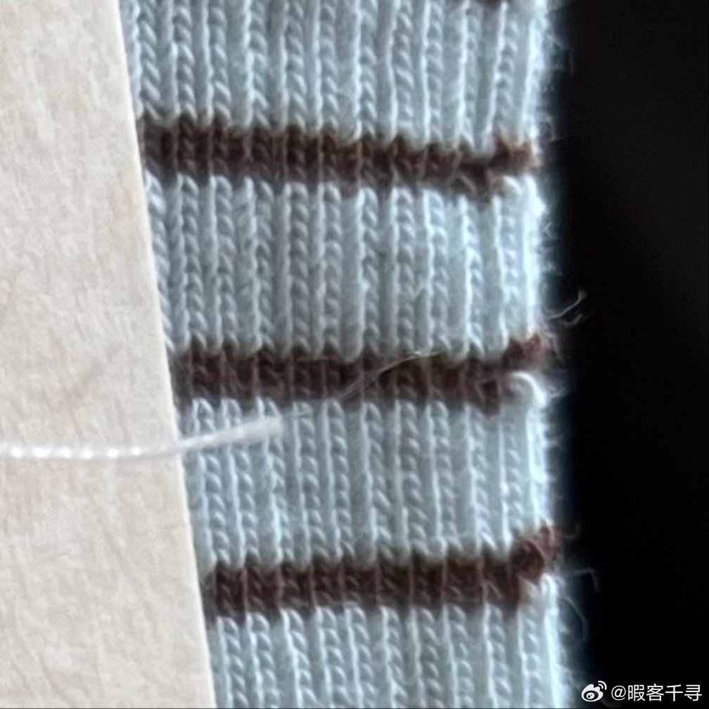 东来的细节服务:每一双袜子装袋前服务员会把商标连接处的线头拉出来一点，告诉你轻轻