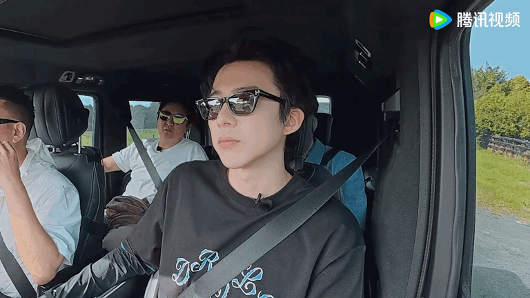 刘宇宁车里哼歌演唱会级别的 刘宇宁车载演唱会 地球超新鲜 工作人员专属福利！近距