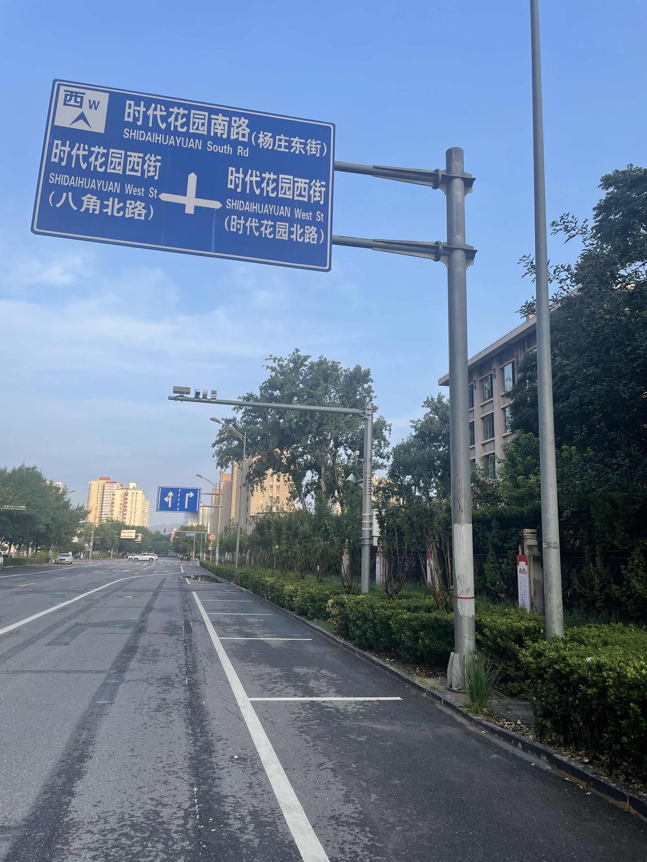 今天早上5点半跑时，查看手机气温22度，体感23度，相对湿度96%，微风。非常适