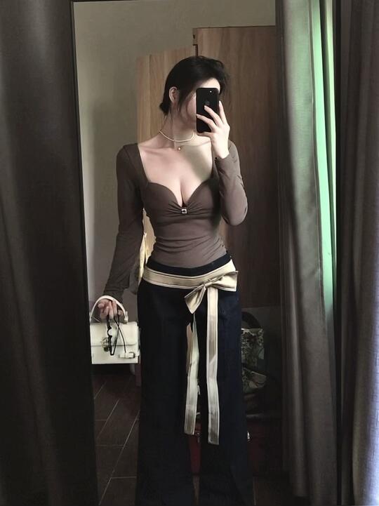 今天是气质美女感穿搭唉～