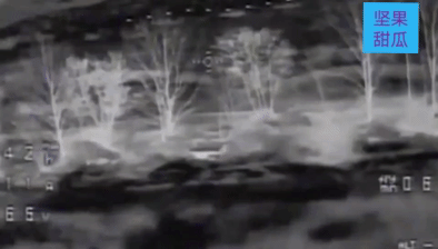 乌军在树林地区，利用一座小房子，布置了一个坚固的火力点，可以俯视一大片地方，太平