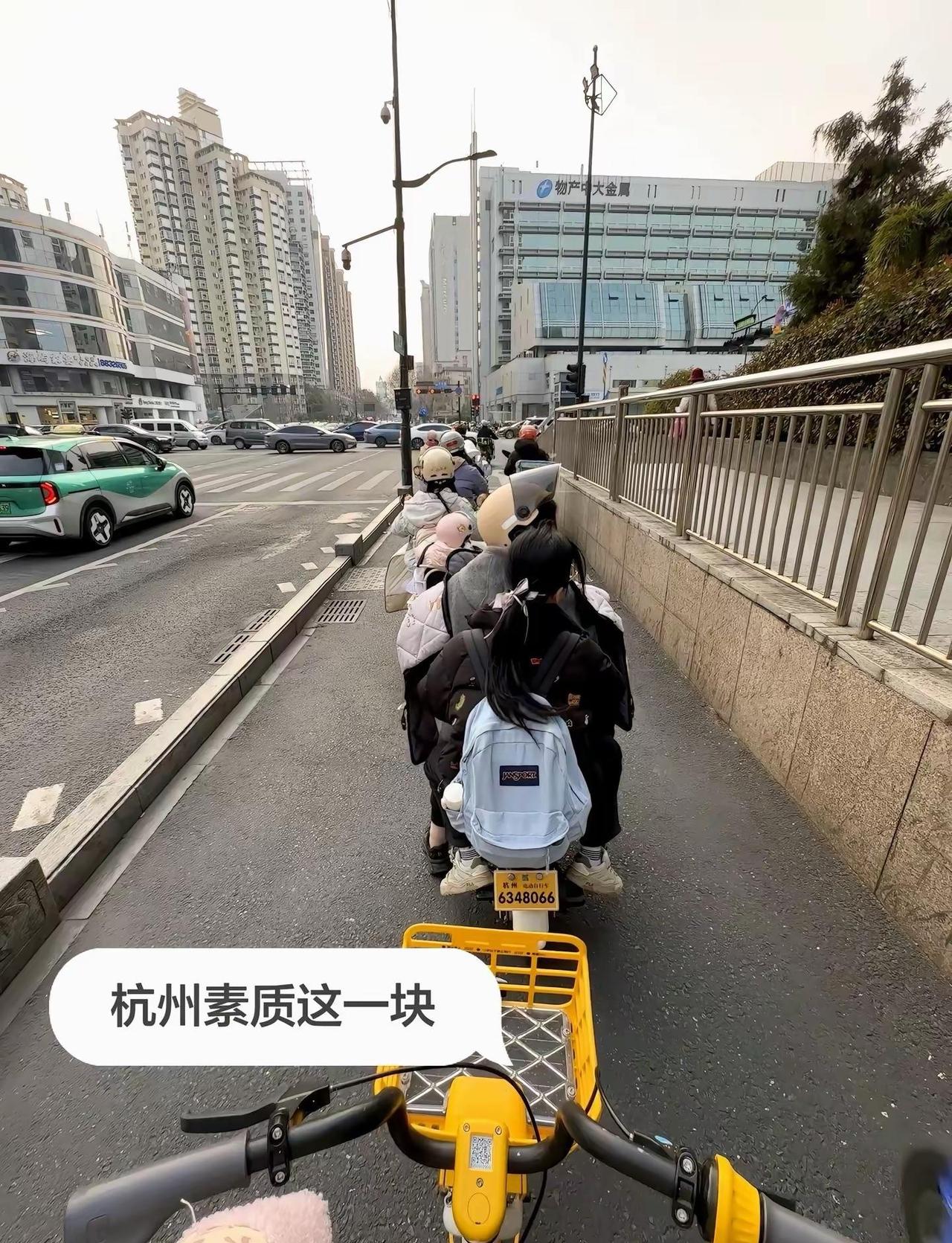 在文明城市待久了大家的素质也会提高！杭州 文明城市